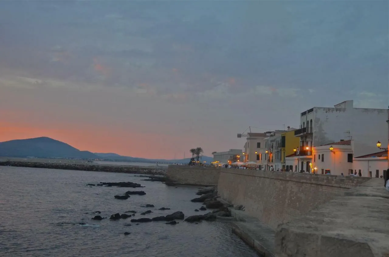 Alghero Old Town Gem- Walk To Sea Beach Ramparts Apartment