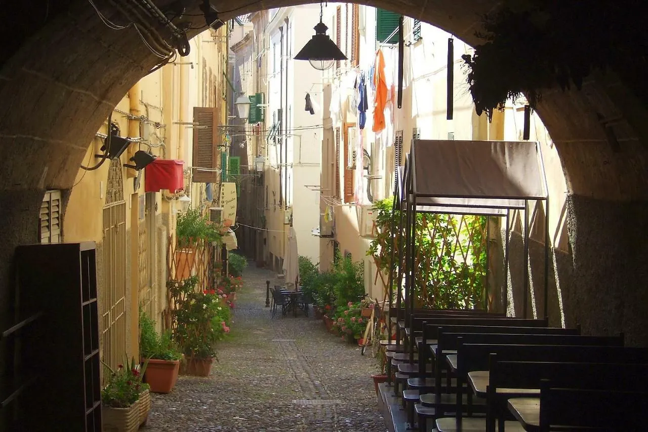 Alghero Old Town Gem- Walk To Sea Beach Ramparts Italien